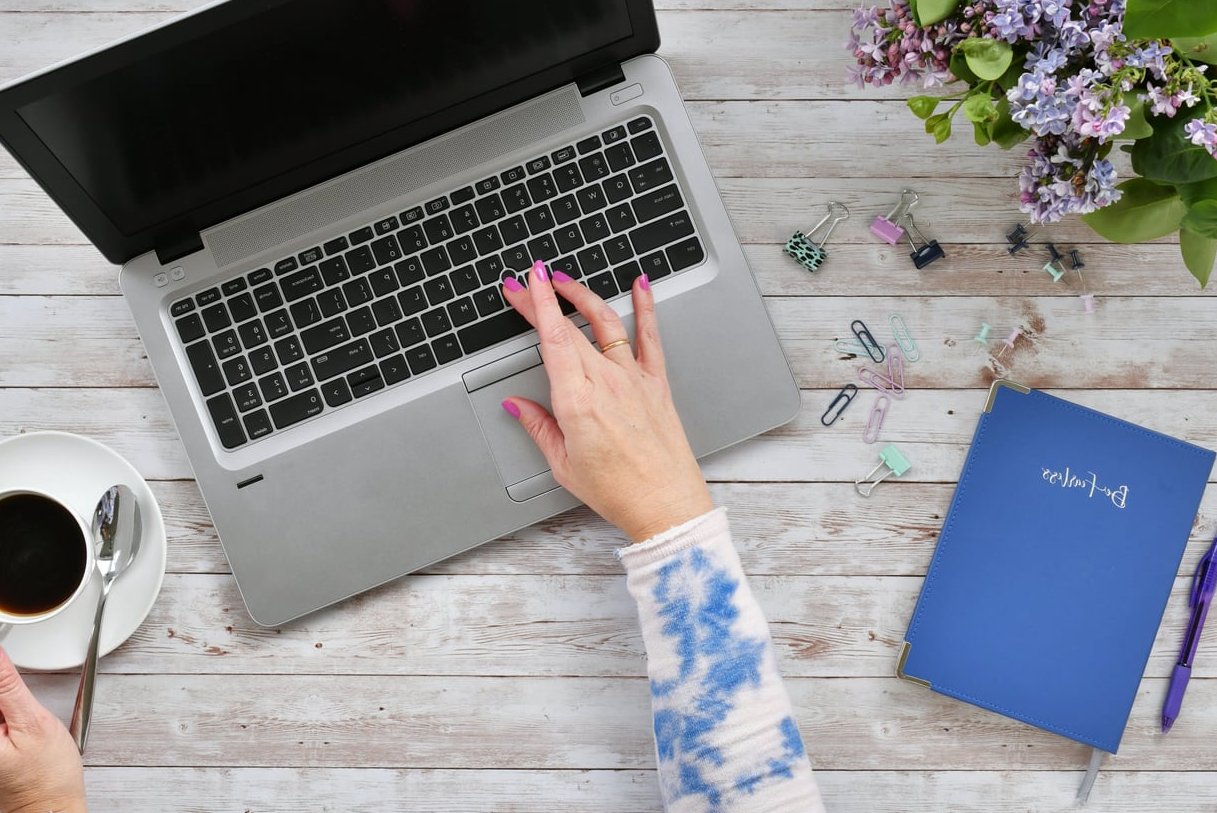 laptop blog writing