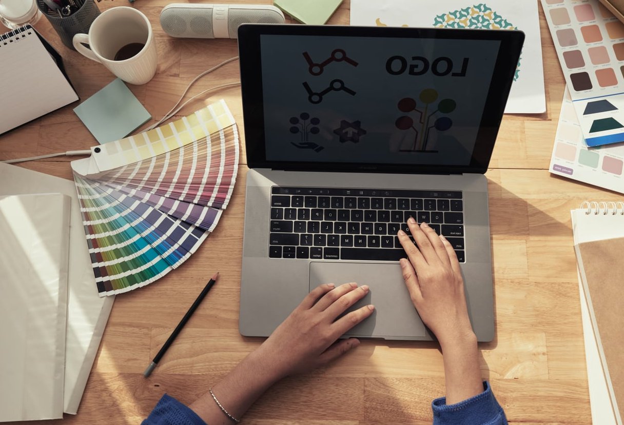 graphic designer desk laptop