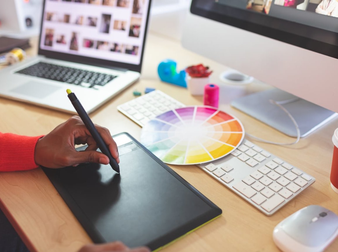 graphic designer desk laptop